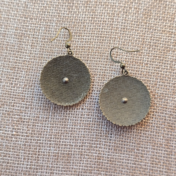 🌸 Flower 🌼 Medallion Dangle Earrings - Picture 7 of 7